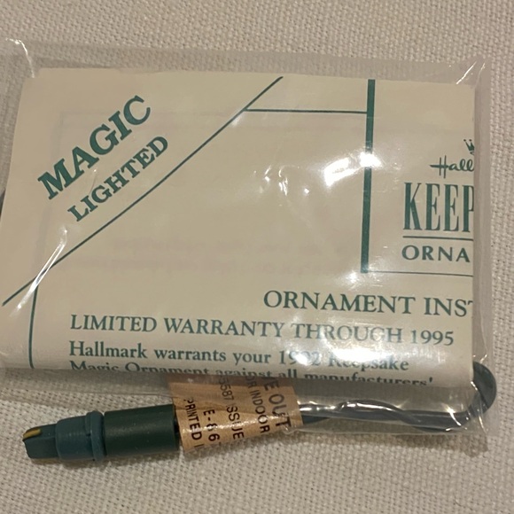 Hallmark Christmas ornament - Look It’s Santa - 1992 with lighting - Picture 6 of 8